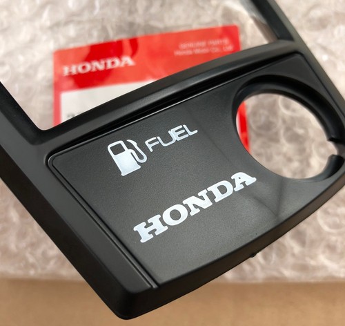 NEW Genuine Honda Speedometer Cover for C50 C70 C90 Cub (37620-GB0-961) - Picture 3 of 3