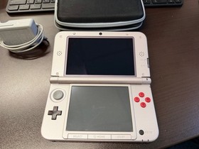 Nintendo 3DS XL Retro Silver Edition + Games & Case