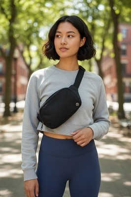Lululemon Everywhere Belt Bag 1L Black OG Metal Logo Crossbody Waist EUC Rare