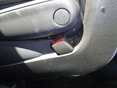 Middle Row Passenger Right Seat Belt Buckle Fits 06 Pacifica 135724