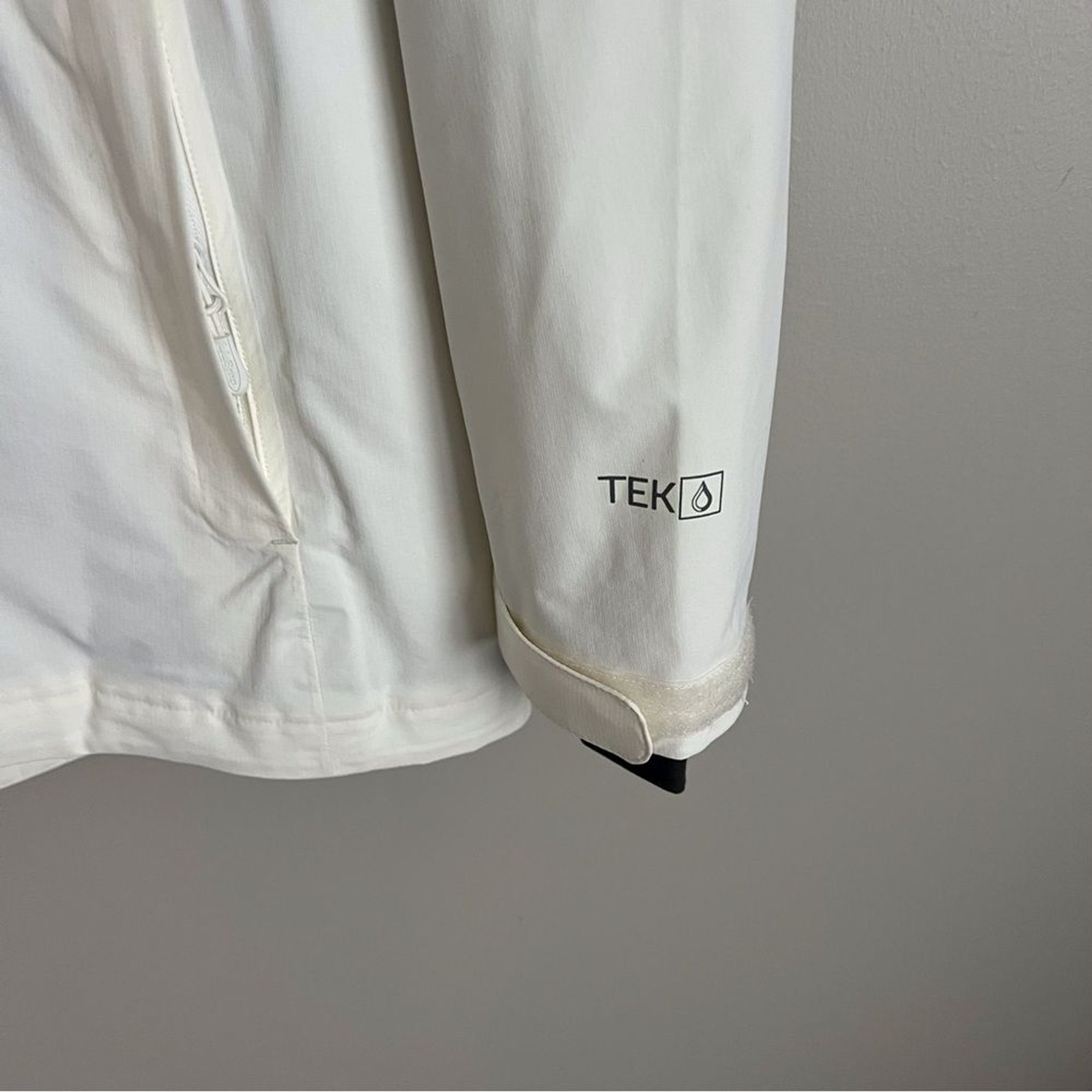 LL Bean Waterproof Packaway Jacket Medium Ski Out… - image 5