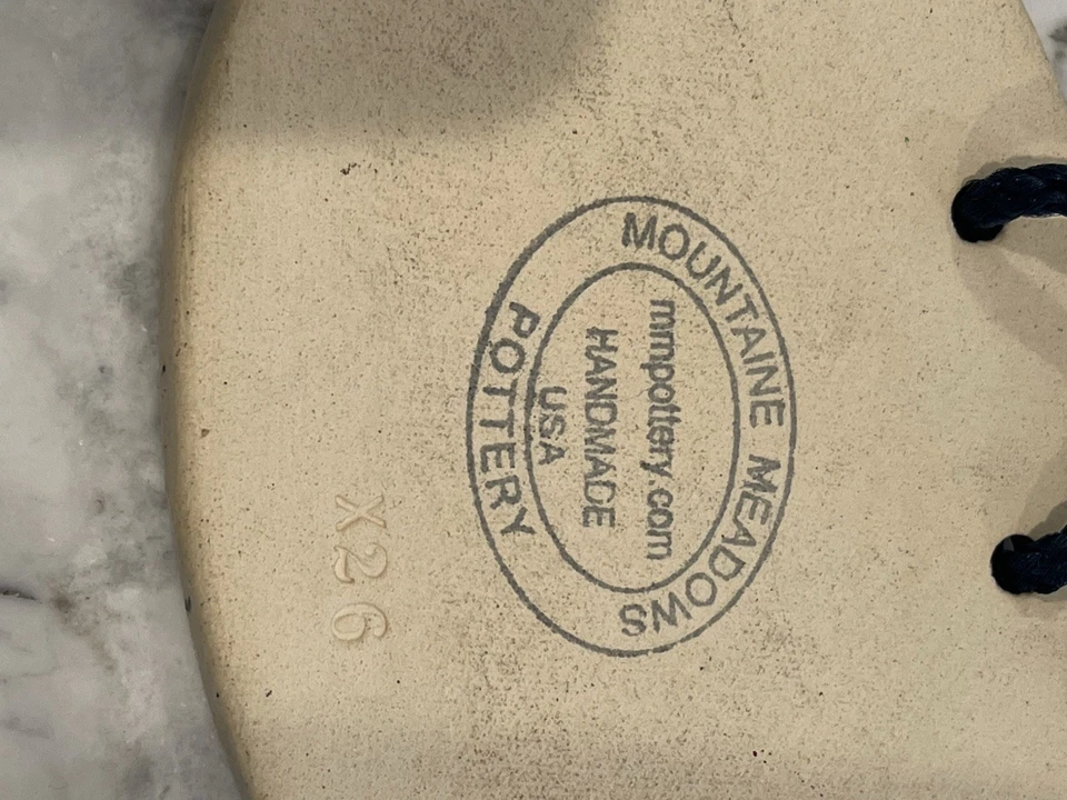 Letrero colgante de pared de cerámica hecho a mano Mountaine Meadows ovalado una tarea de maestros Foto 2 de 4