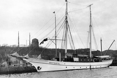 April Marine Offizier Schriftsteller des Segelschiffes Seeteufel in Szcz - 1958 4x6 Foto