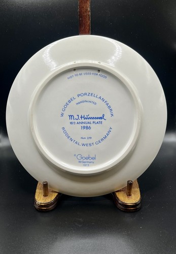 MJ Hummel Goebel Hum 279 Playmates 16th Annual Plate 1986 - Picture 2 of 4