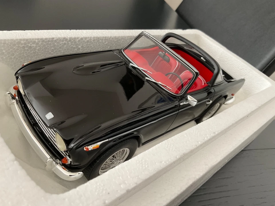 Triumph TR5 Spider Open 1968 1/18 Schuco - Immagine 3 di 4