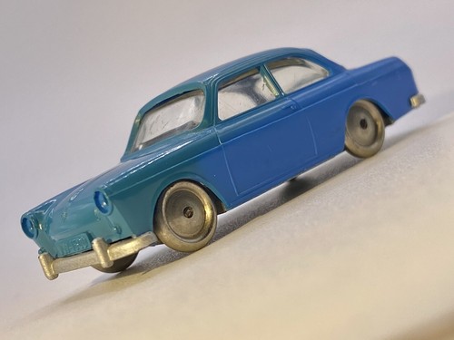 Legoš„Vintage 1961 Volkswagen VW 1500 Type 3 Notchback & Garageš„1:87 HO Scale - Picture 16 of 19