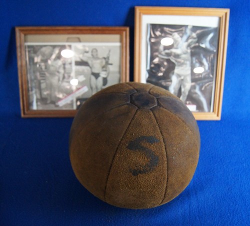 Vintage 8 Panel Suede Leather Medicine Exercise Ball + Mr America Photos 4lb12oz