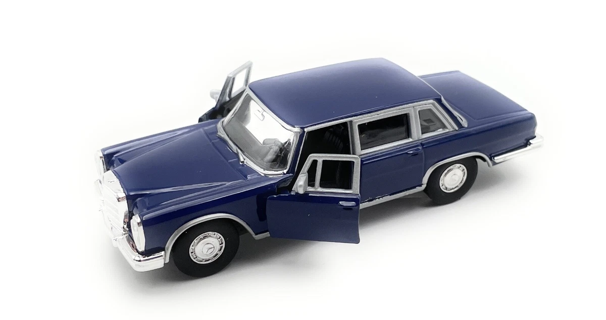 Voitures, camions et fourgons miniatures KK-Scale 1:18 Mercedes