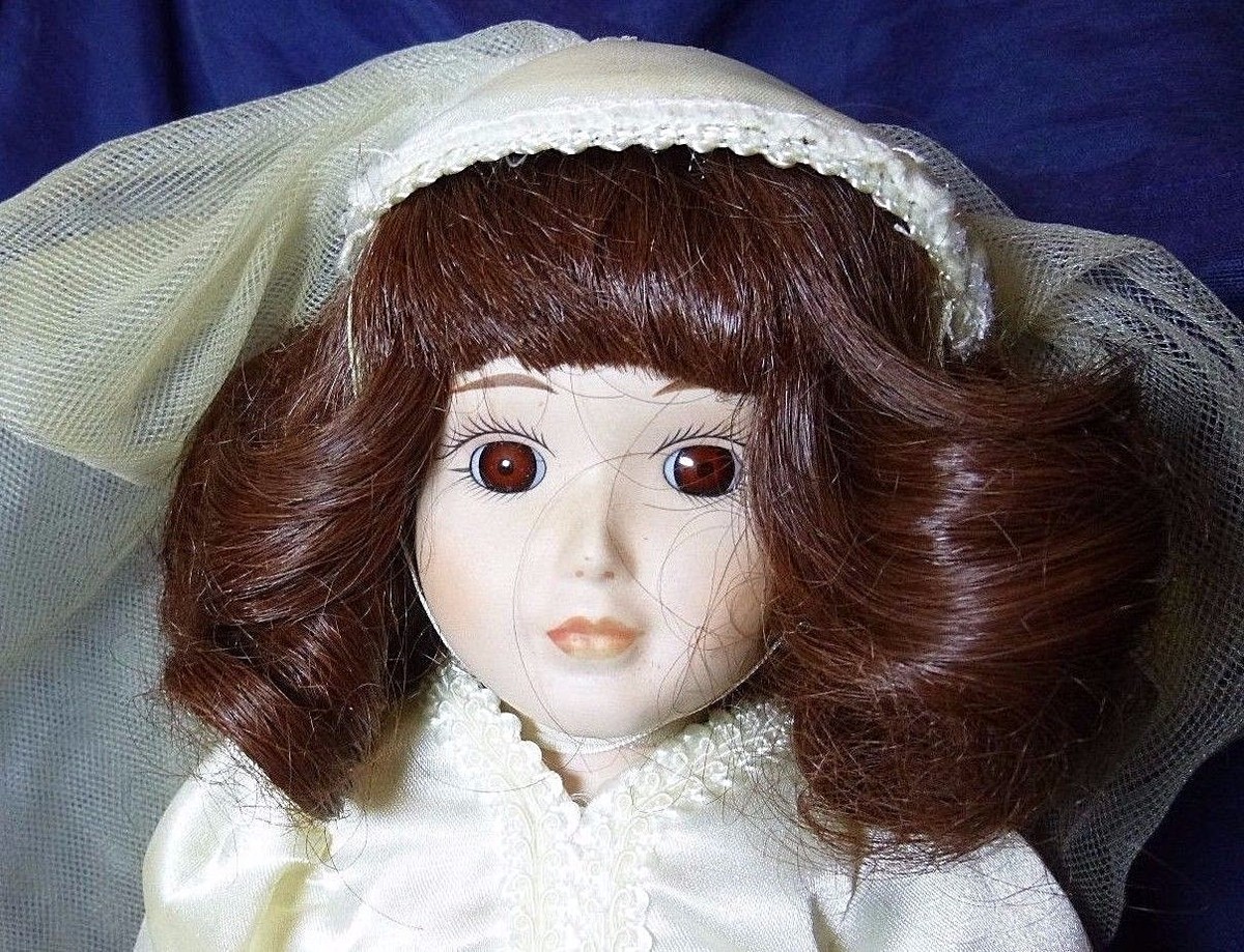 Vtge Danbury Mint Brides of America Porcelain Doll 