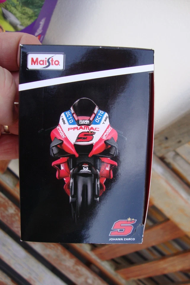 DESMOSEDICI GP 2021 , Johann ZARCO , Maisto neuve en boite . 1/18 DUCATI . - Photo 2/4