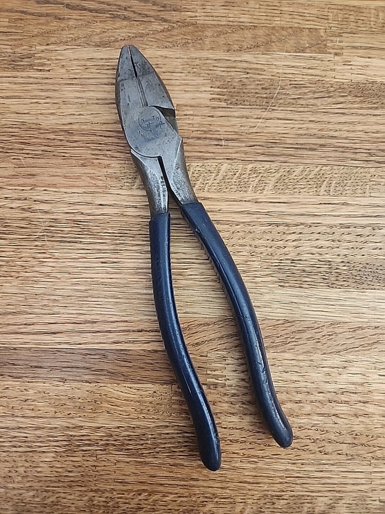 VINTAGE M. KLEIN & SONS LINEMAN’S PLIERS 213-9NE