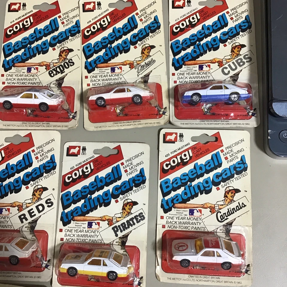 17 Corgi Juniors Mustang Baseball Trading Cars DODGERS BRAVES SOX Chicago Cubs - Image 3 of 4