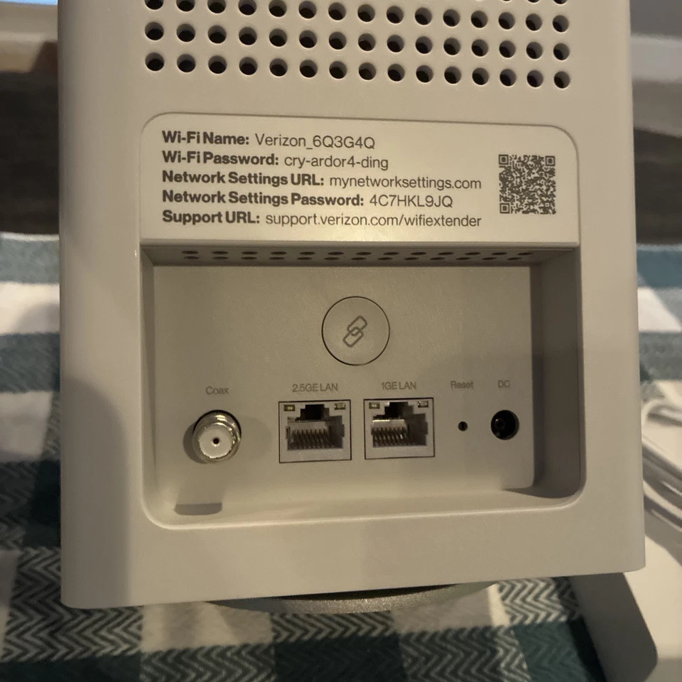 Verizon Internet Gateway WNC-CR200A WiFi6 & Verizon Wi-Fi Extender - Image 4 of 4