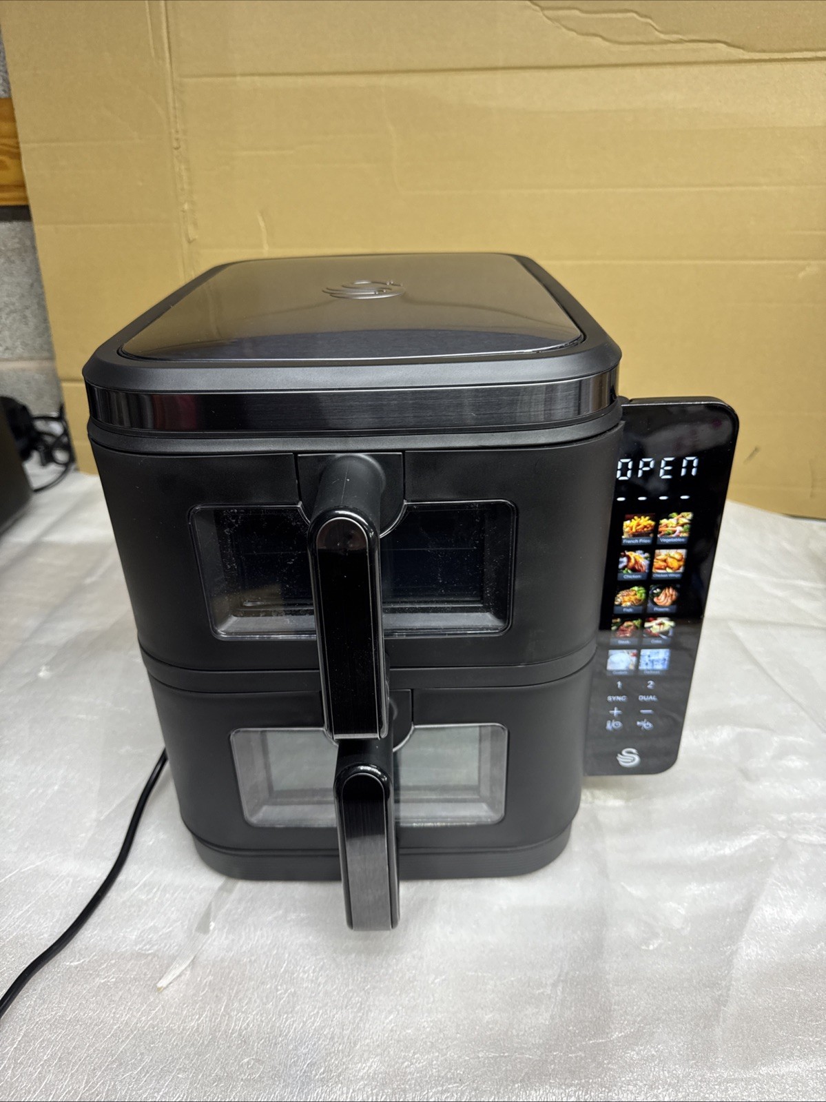 Swan 11L Twin Stack Air Fryer SD10522BLK Black TOP BASKET NOT WORKING
