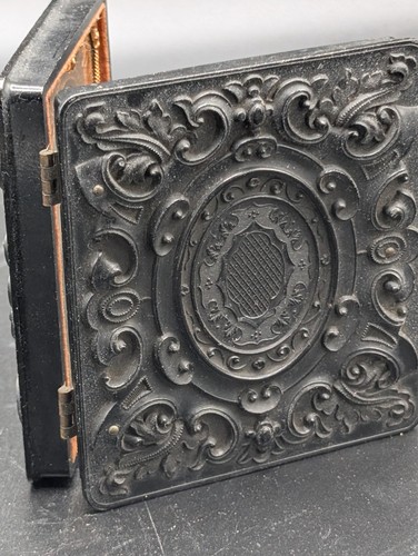Daguerreotype 6th Plate Handsome couple 1850s double case - Picture 4 of 4