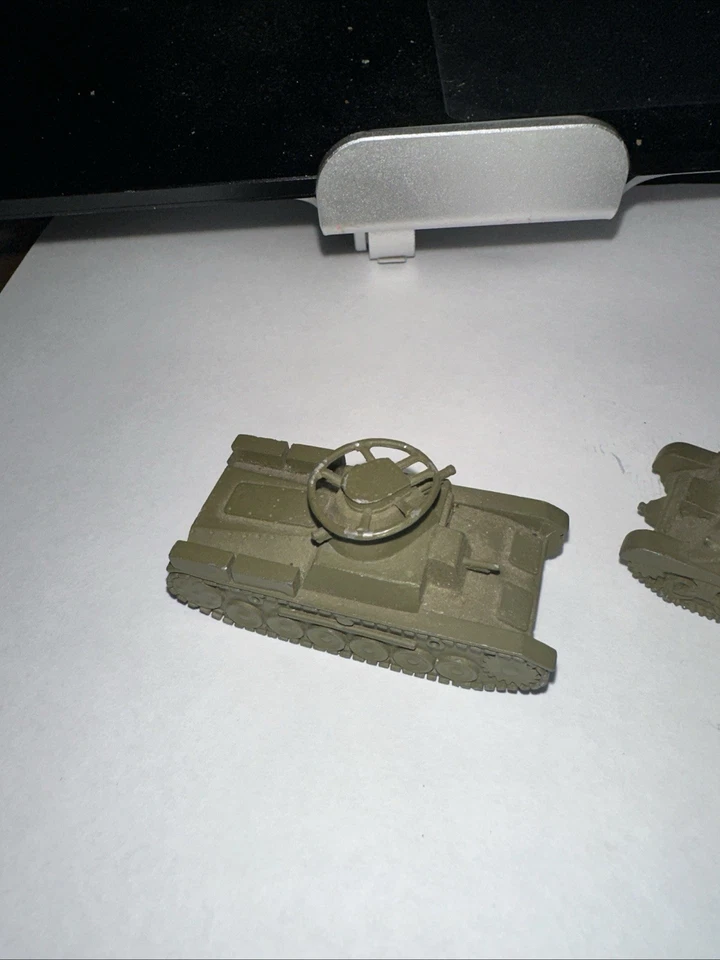 DOS COMETAS AUTÉNTICOS JUGUETES SEGUNDA GUERRA MUNDIAL EE. UU. M32 y Jap Cruiser TANQUES PESADOS SIN CAJAS Foto 2 de 4