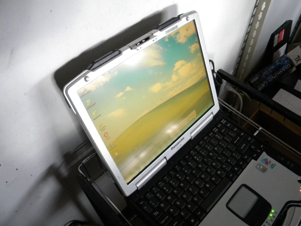 Panasonic Toughbook CF-29 60 GB, Intel Pentium M, 1,6 GHz, 512 MB serie 9 pines puerto Foto 2 de 4