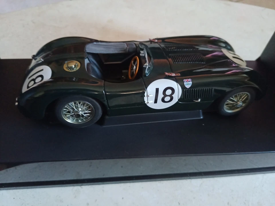 Autoart Racing Division-1/18 Jaguar C Type Le Mans winner 1953 racing car #18 - Immagine 4 di 4