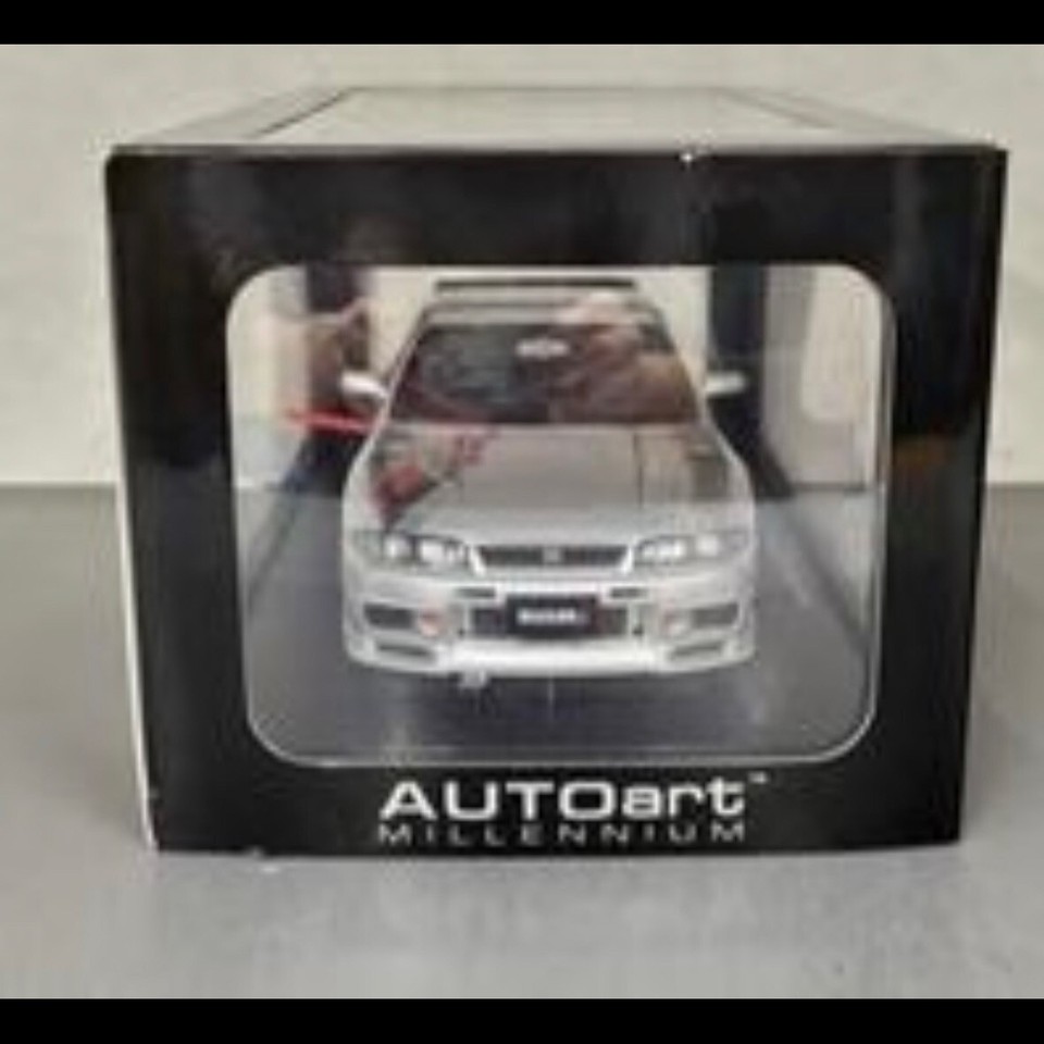 autoart-millenium-skyline-gt-r-r33-v-spec-silver-stripe-1-18-scale-f-s