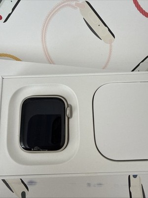Apple Watch SE (2022) 2nd Gen 40mm A2722 Starlight *