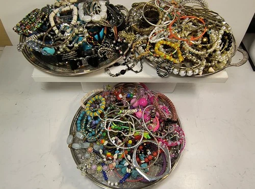 Huge Lot Costume Jewelry Bracelet (136 pcs) 4.35 POUNDS of Vintage to Now MIXED