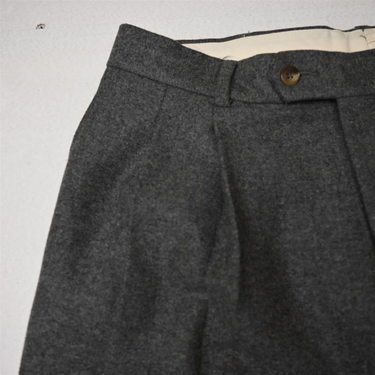 Vtg Eddie Bauer 30x32 Gray Heavyweight Flannel Wool Pleated Cuffed