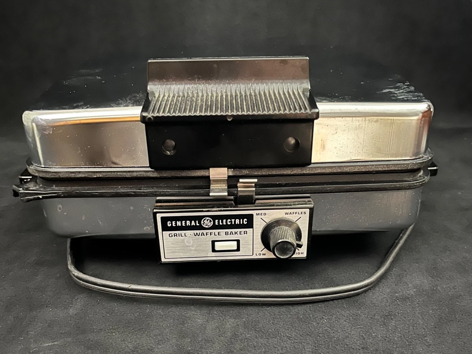 Vintage GE Reversible Waffle Maker & Grill General Electric A2G48T Chrome 120V