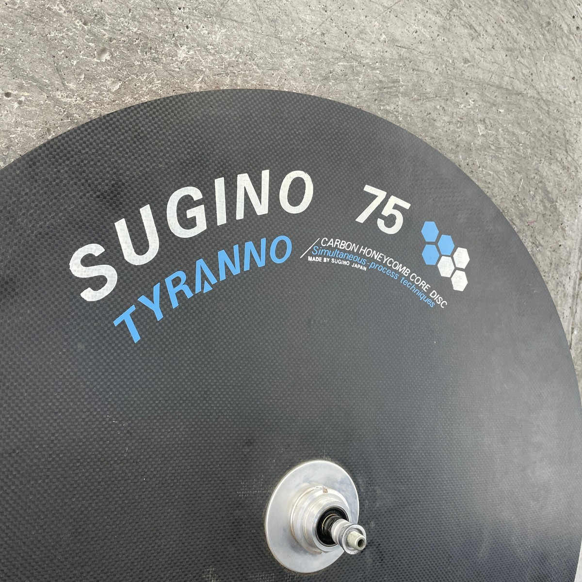 sugino75 カーボンディスクホイール TYRANNO トラック競技 ピスト