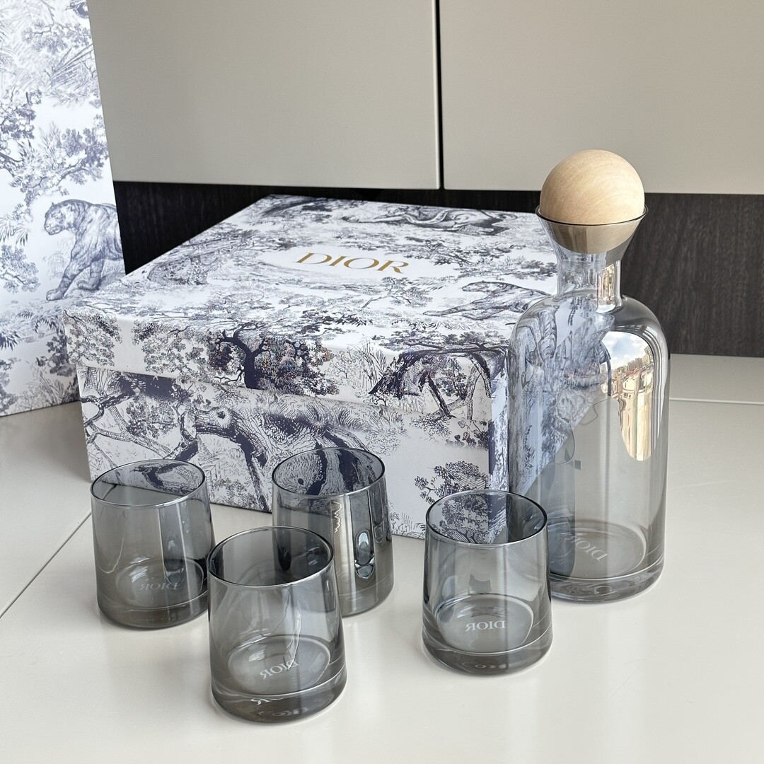Diorガラスボトル550ml Brand New Dior Glass Water Bottle 550ml with Pale Pink