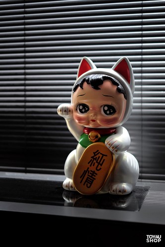 Poor Hostel Pure Love Big White Cat Pearly Lustre Version Limited Fashion Figure - Picture 2 of 9