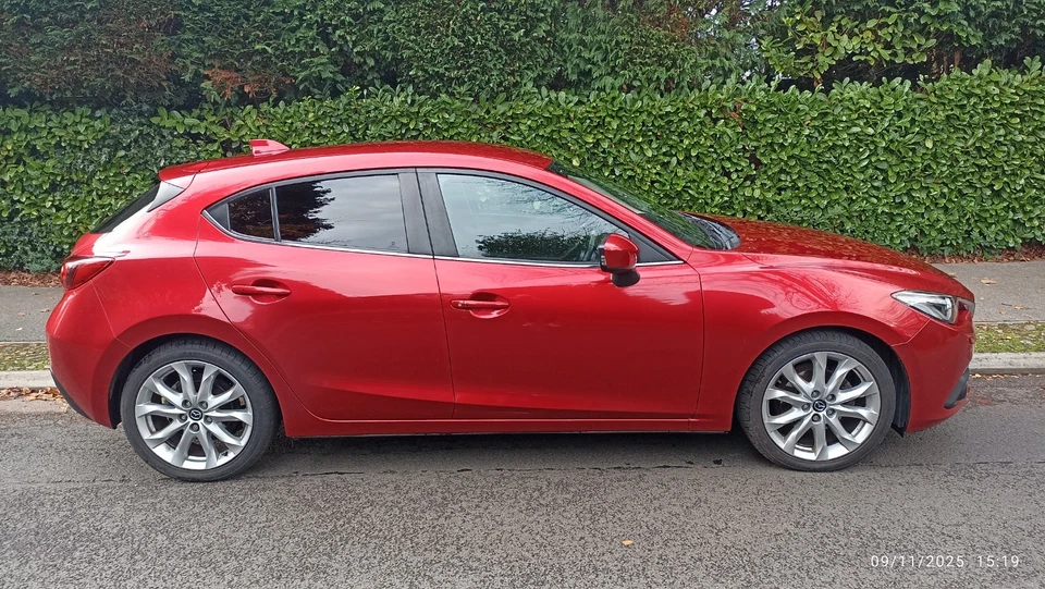 2015 Mazda 3 2.0 Petrol Manual NAVI hatchback - Image 2 of 4