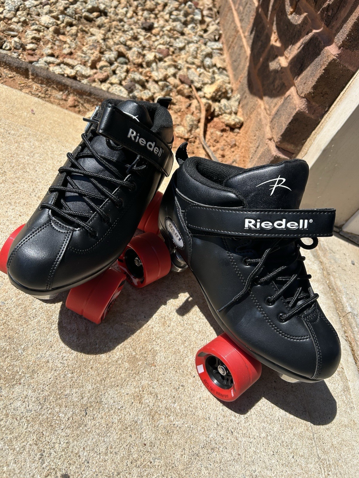 With Red Wheels Classic Design Stylish Skating