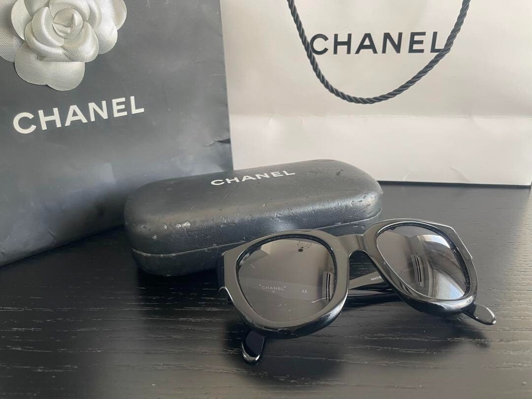 CHANEL Black Frame Sunglasses Model 05247 94305 Shade #4