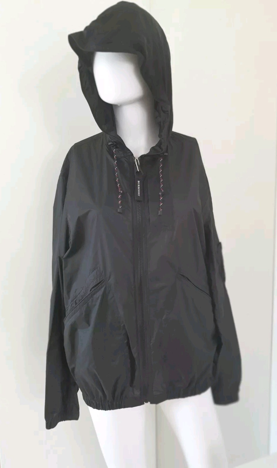 BNWT - BURBERRY Unisex black waterproof ultra lightweight jacket