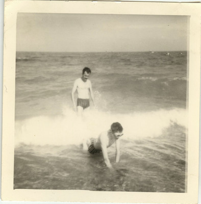OLD PHOTO - VINTAGE SNAPSHOT - SEA SWIMMER BATH FUNNY WAVE - BATH WAVE 
