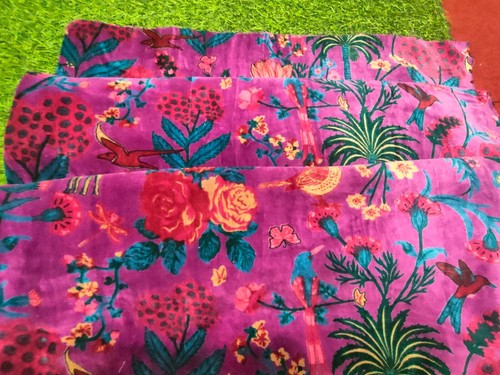 Tela suave de terciopelo estampada floral vestido indio tela tapicería de costura - Imagen 5 de 6