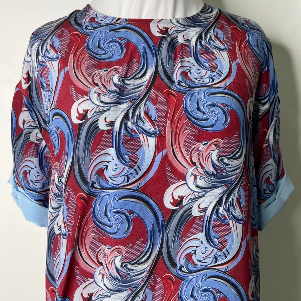 Blusa para mujer Versace azul roja manga corta cuello redondo seda estampada talla 44 nueva con etiquetas Foto 2 de 4