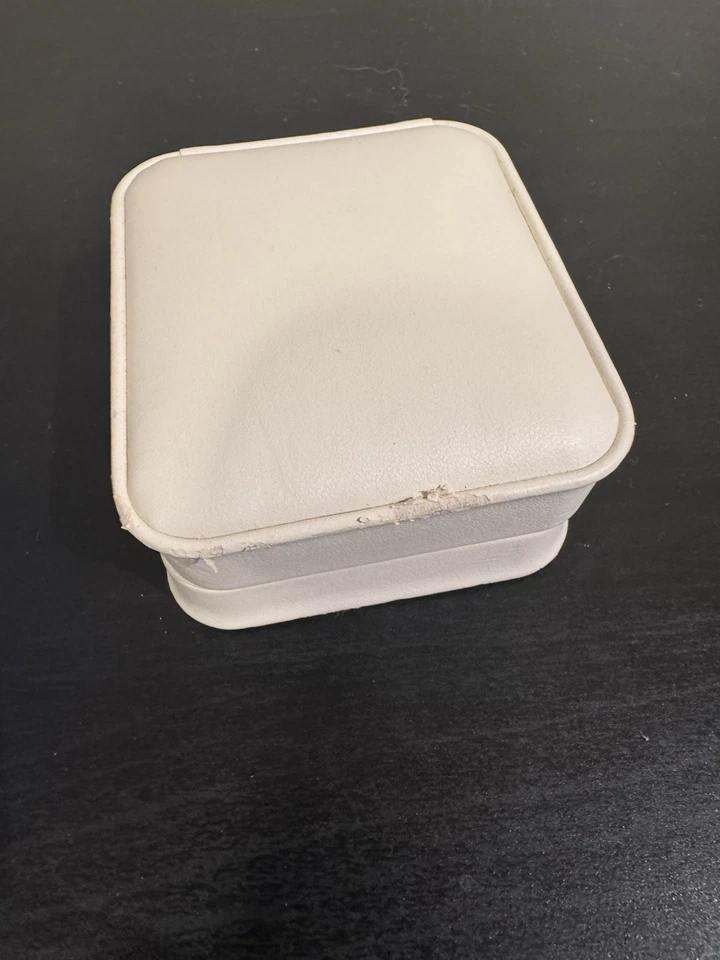 Collar colgante corazón diamante blanco y negro Jared con caja Foto 3 de 4