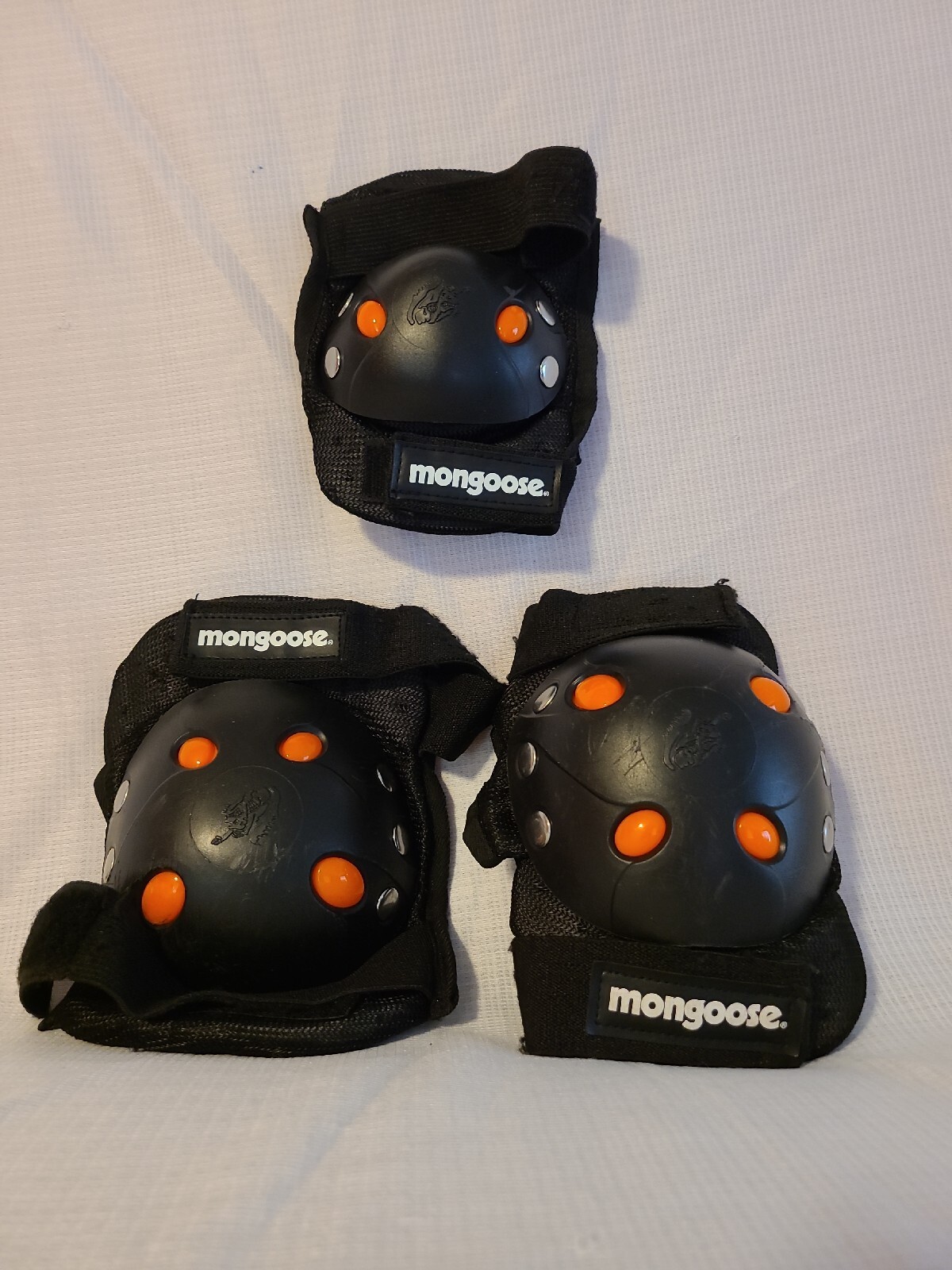 Mongoose Youth Size Hard Shell Protective Gear (2 Knee Pads/1 Elbow Pad ...
