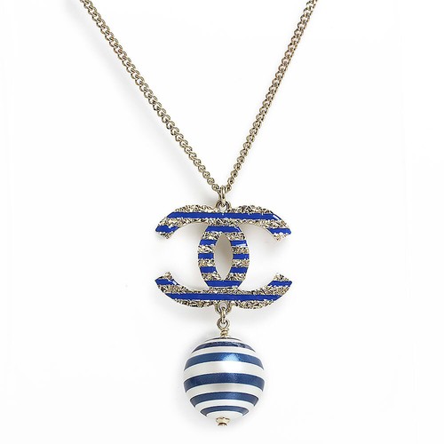 CHANEL CC Logo Harz Perlen Bordüre Marine Anhänger Halskette, blau & AB0766