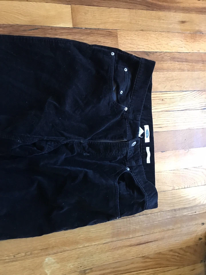 Pantalón elástico delantero plano de terciopelo negro Old Navy para mujer talla 12 Foto 2 de 4