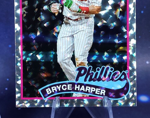 Pin Phillies Serie 1 Topps Bryce Harper Silver Foilboard y Esmalte 2024 - Imagen 9 de 17