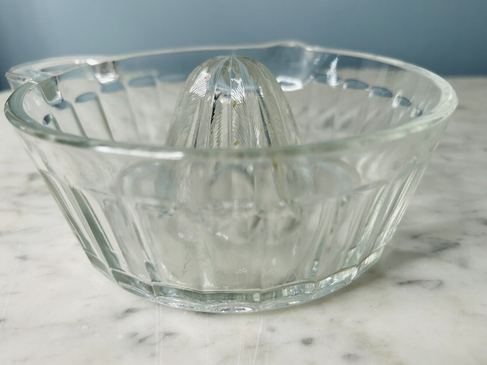 Vintage Indiana Clear Glass Citrus Juicer Reamer Side Spout Loop Tab Handle Deep
