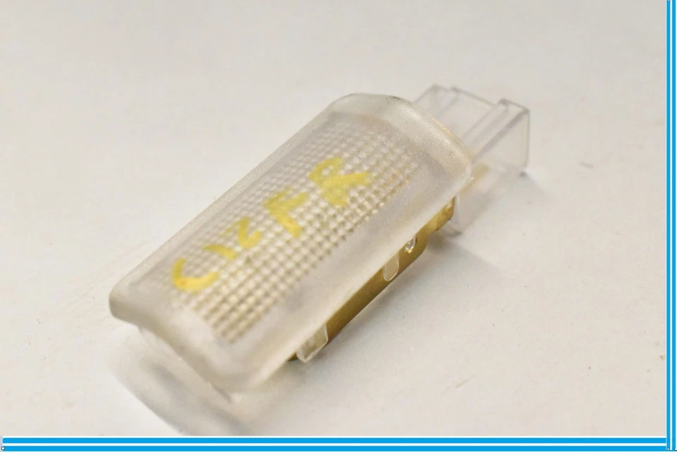 2006-2011 MERCEDES ML350 W164 FRONT RIGHT INTERIOR DOOR COURTESY LIGHT LAMP OEM - Image 2 of 4