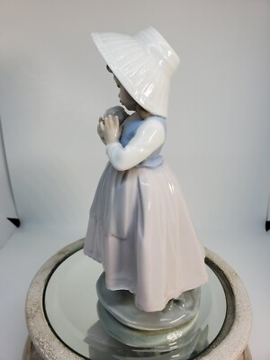 NAO BY LLADRO GIRL WITH FLOWERS 8