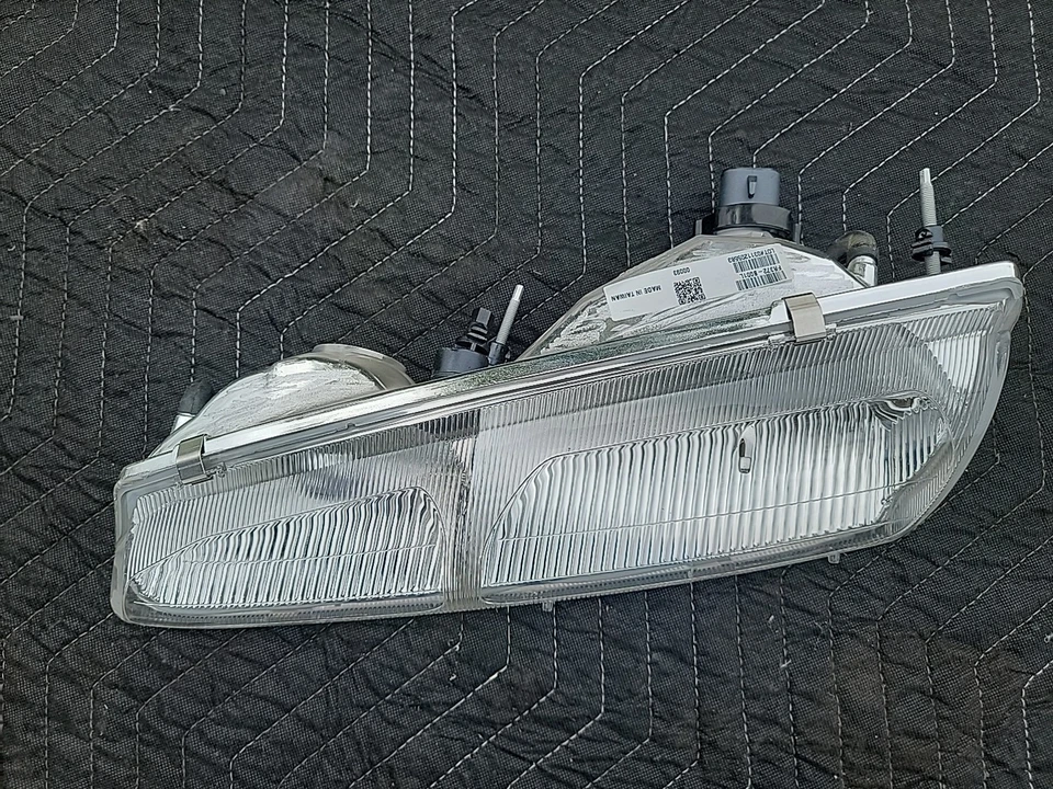 1996-1997 FORD THUNDERBIRD MERCURY COUGAR LEFT HEADLIGHT - Изображение 2 из 4