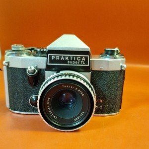 Carl Zeiss Jena Tessar 50mm F/2.8 Screw Mount with Praktica Super TL Camera