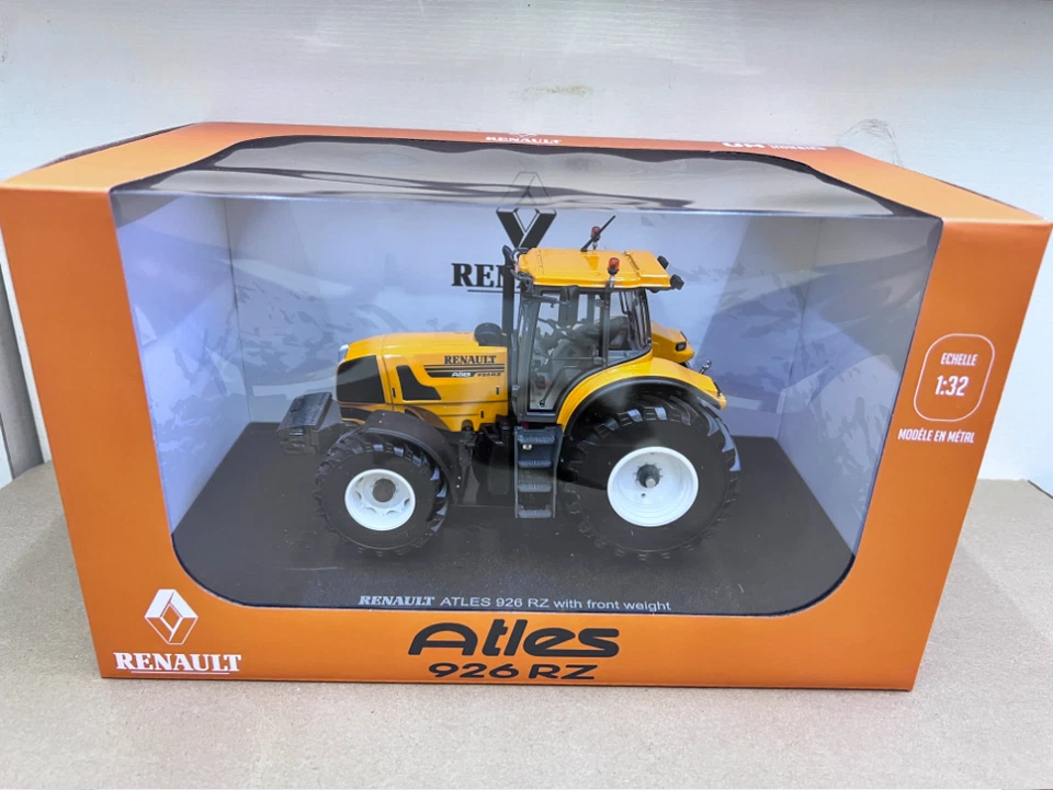 1:32 UH Renault Altes 926 RZ with fixed front weight Farm Tractor Diecast Model - Image 2 of 2