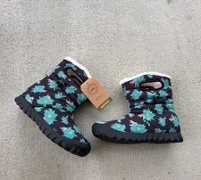 Bogs B Moc mid winter boots size 7 new no box
