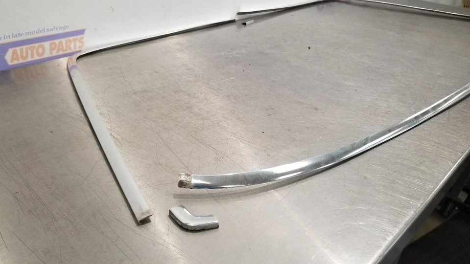 1973 PORSCHE 914 EXTERIOR WINDSHIELD TRIM CHROME — 第 3/4 张图片